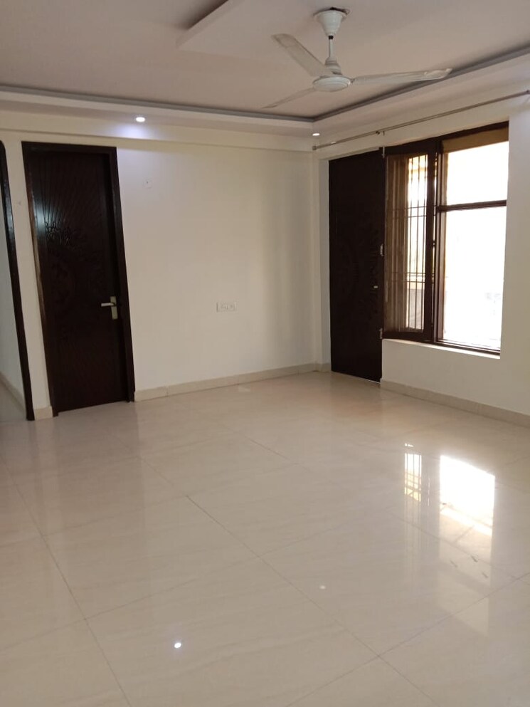 Room, green fields colony 4 Bedroom 450 Sq.Ft. Builder Floor In Green Fields Colony Faridabad 8055973