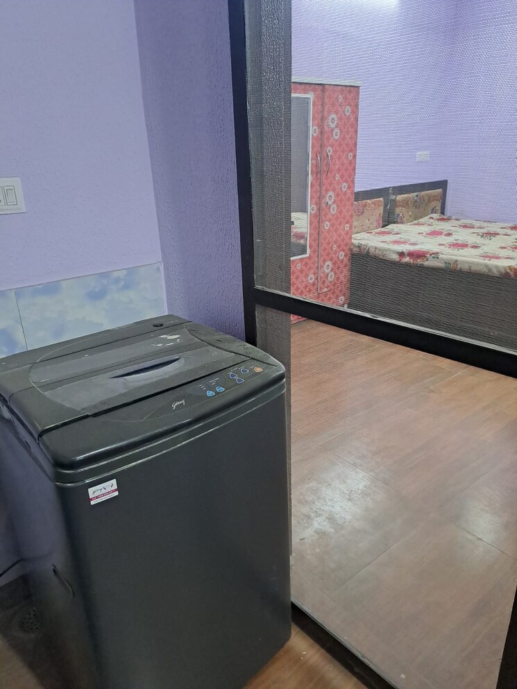 Bathroom, anand vihar 3 Bedroom 1100 Sq.Ft. Builder Floor In Anand Vihar Ghaziabad 8056014