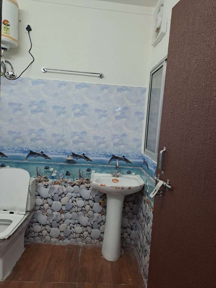 Bathroom, anand vihar 3 Bedroom 1100 Sq.Ft. Builder Floor In Anand Vihar Ghaziabad 8056014