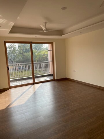 Room in 3 BHK Builder Floor at Uppal Southend, Sector 49 – for Sale