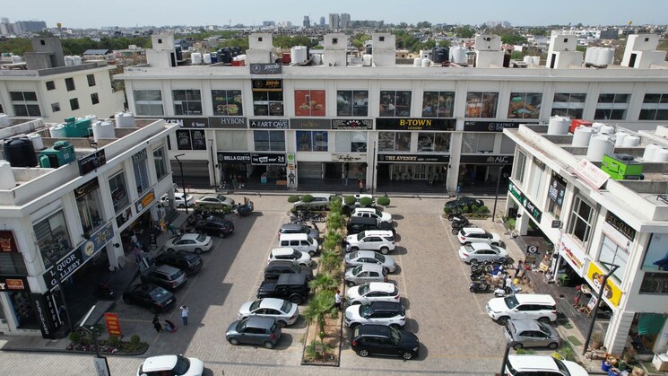  Parking, sector 68 Commercial Showroom 121 Sq.Yd. In Sector 68 Mohali 8056072