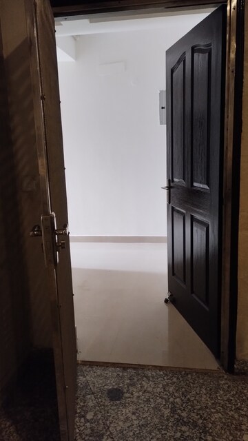 Room in 2 BHK Apartment at JM Florence, Tech Zone 4 Greater Noida – for Sale