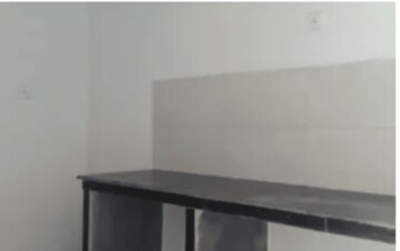 Room in 3 BHK Apartment at Merlin Verve, New Alipore – for Rent