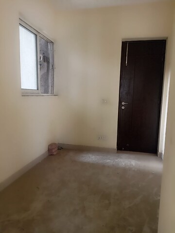 Room in 3 BHK Apartment at Eldeco Olympia, Sector 93a – for Sale