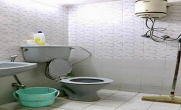 Bathroom in 3 BHK Builder Floor at Ardee City, Sector 52 – for Rent
