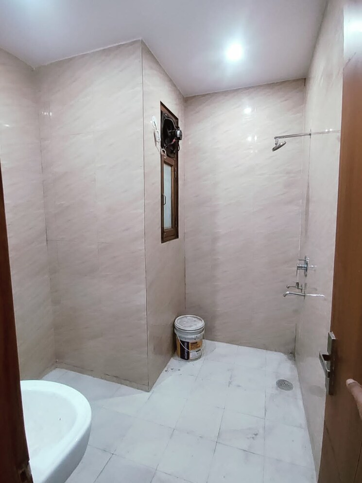 Bathroom, ats-green-village 3 Bedroom 1500 Sq.Ft. Apartment In Sector 93a Noida 8056155