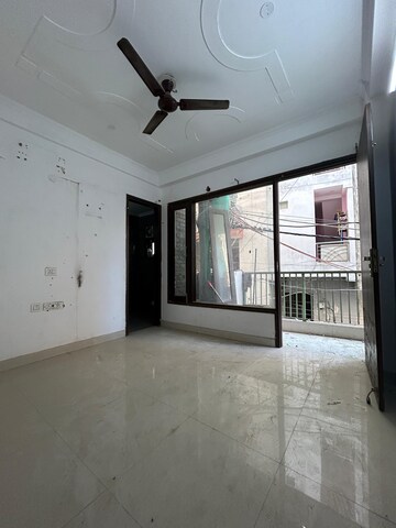 Room in 2 BHK Apartment at Pushp Vihar – for Rent