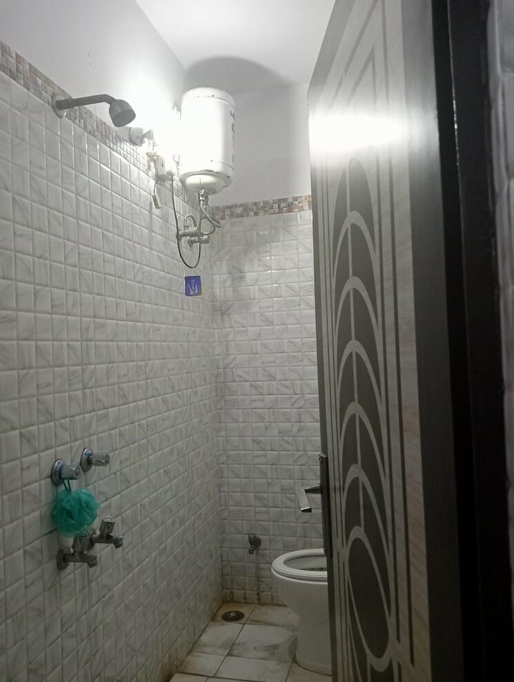 Bathroom, lajpat nagar ii 2 Bedroom 900 Sq.Ft. Builder Floor In Lajpat Nagar ii Delhi 8056210