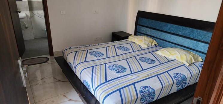 Room, sector 50 Pg For Girls In Sector 50 8056211