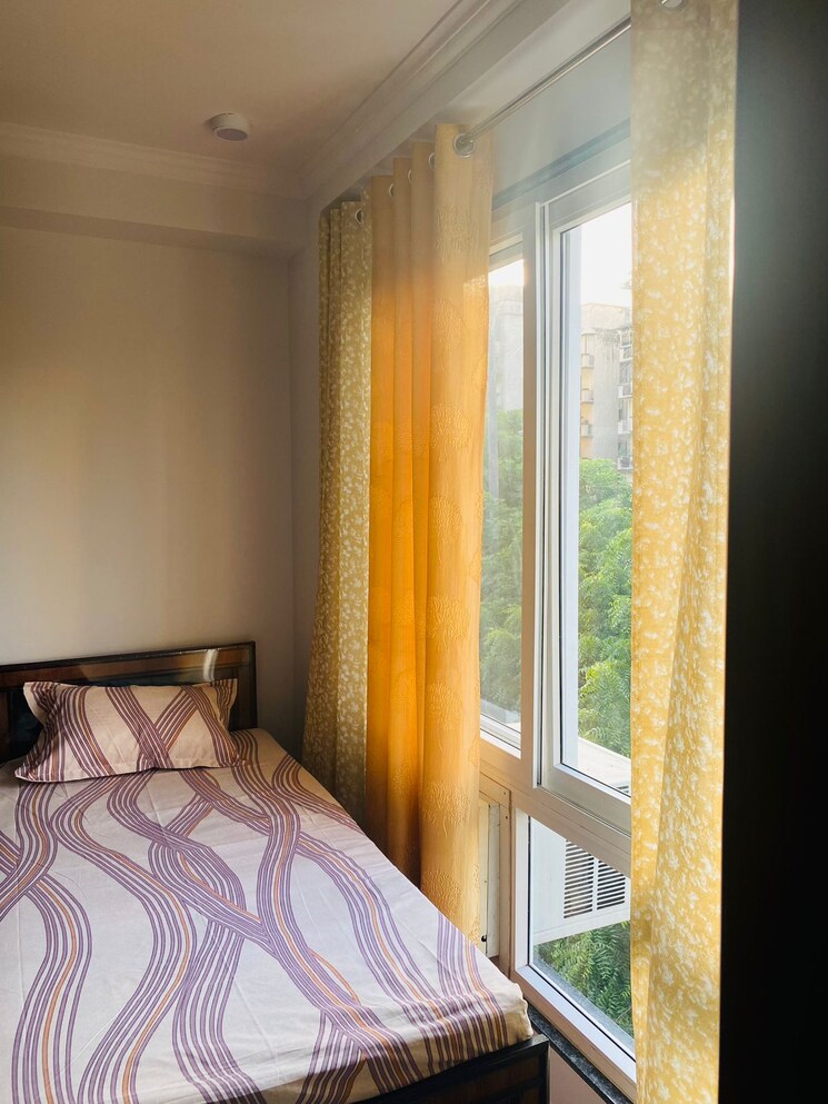 Room, sector 50 Pg For Girls In Sector 50 8056211