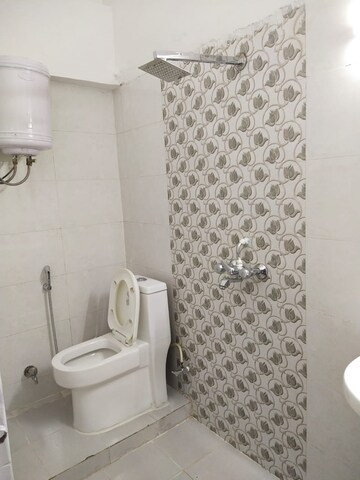 Attached Bathroom in 3 BHK Builder Floor at Defence Colony – for Rent