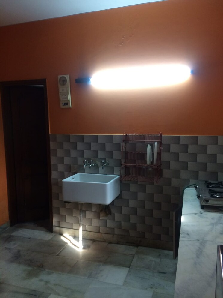Bathroom, east of kailash 3 Bedroom 150 Sq.Yd. Builder Floor In East Of Kailash Delhi 8056260