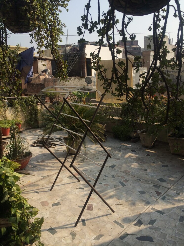 Balcony, east of kailash 3 Bedroom 150 Sq.Yd. Builder Floor In East Of Kailash Delhi 8056260