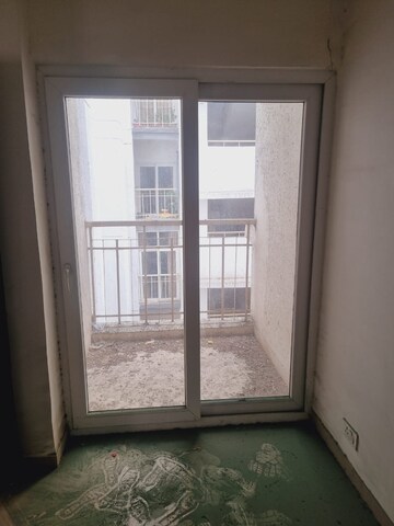 Room in 2 BHK Apartment at Antriksh Golf View, Sector 78 – for Rent
