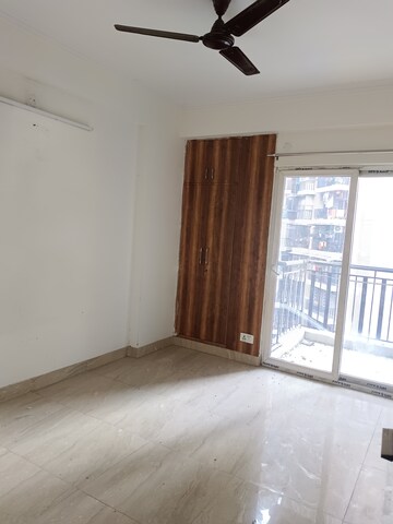 Room in 3 BHK Apartment at Saviour Park, Mohan Nagar – for Rent