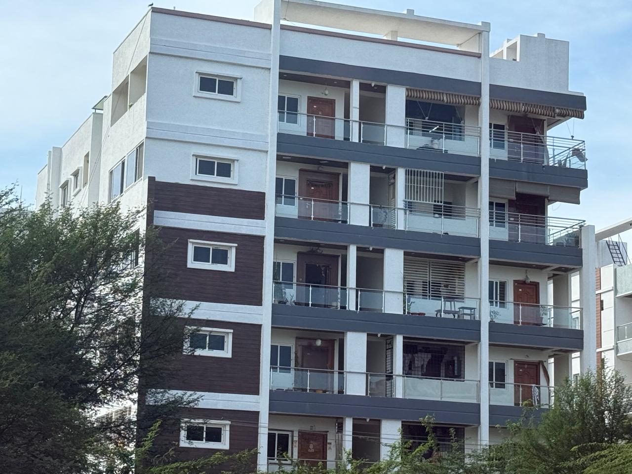 2 BHK + Pooja Room,Servant Room,Study Room,Extra Room Apartment For Sale in Standalone Building In ko