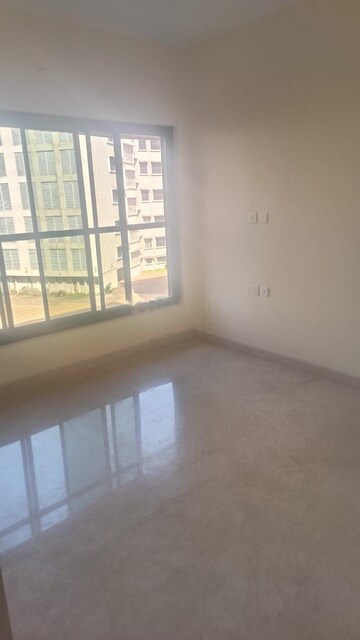 Room in 2.5 BHK Apartment at Kalpataru Bliss, Santacruz East – for Rent