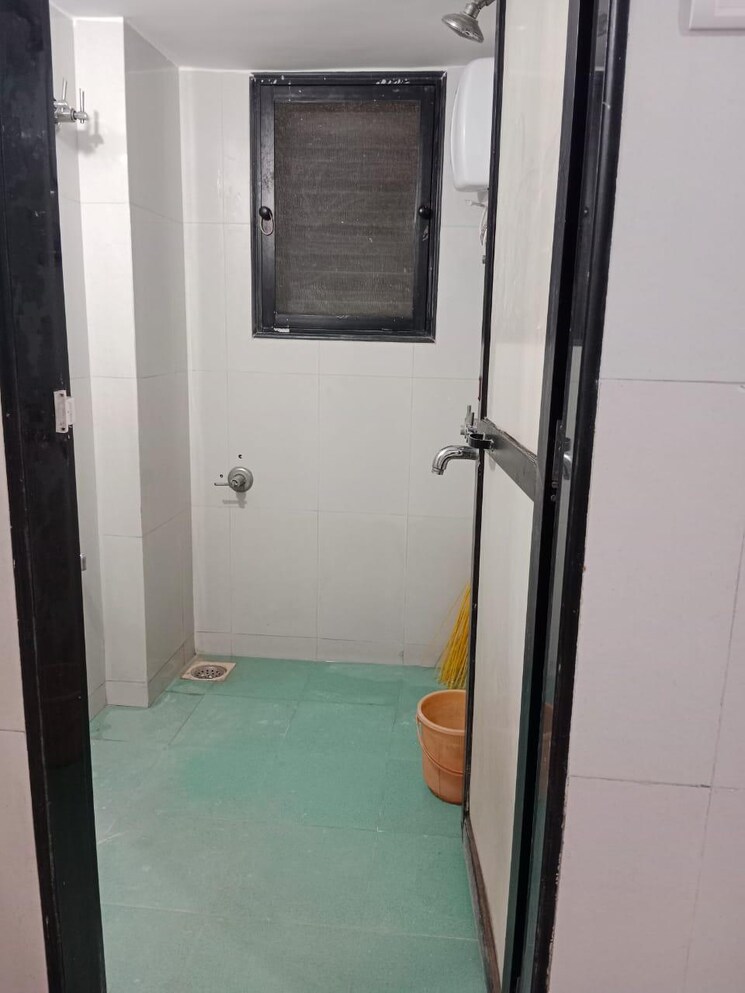 Bathroom, yash-anand-chs 1 Bedroom 500 Sq.Ft. Apartment In Naupada Thane 8056341