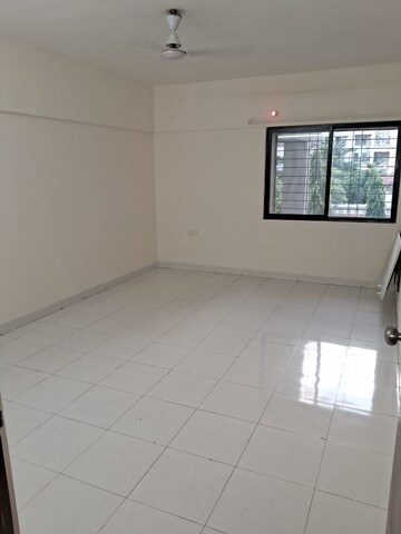 Room in 3 BHK Apartment at Gera Emerald City, Kharadi – for Rent