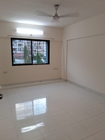 Room in 3 BHK Apartment at Gera Emerald City, Kharadi – for Rent