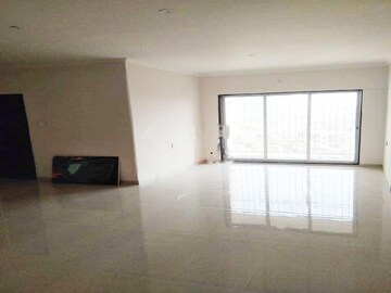 Room in 2 BHK Apartment at Omkar Meridia, Kurla West – for Rent