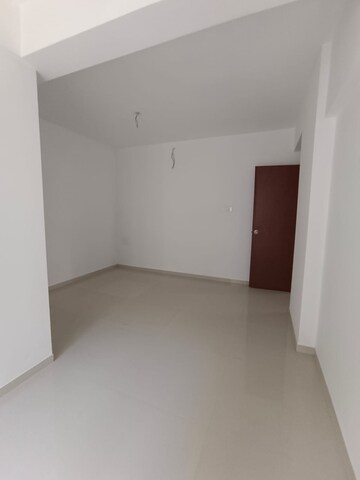 Room in 1 BHK Apartment at Naupada – for Rent
