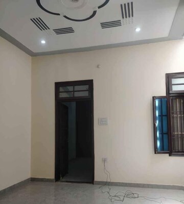 Room in 2 BHK Villa at Jankipuram – for Rent