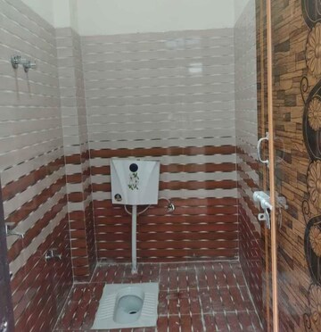 Bathroom in 2 BHK Villa at Jankipuram – for Rent