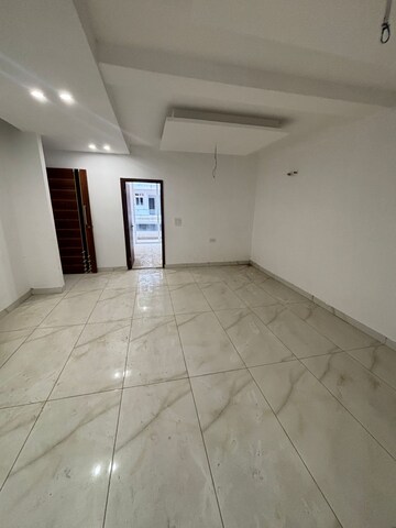 Room in 3 BHK Apartment at Dhakoli Village – for Rent