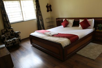 Bedroom in 3.5 BHK Apartment at Magarpatta Laburnum Park, Hadapsar – for Sale