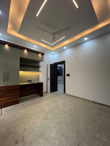 Room in 3 BHK Builder Floor at Gyan Khand – for Sale