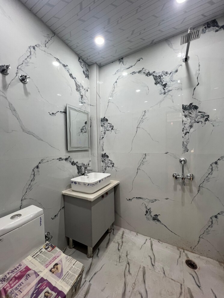 Bathroom, gyan khand 3 Bedroom 1250 Sq.Ft. Builder Floor In Gyan Khand Ghaziabad 8056421