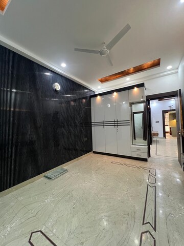 Room in 3 BHK Builder Floor at Gyan Khand – for Sale