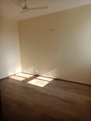 Room in 3.5 BHK Apartment at Lotus Panache, Sector 110 – for Rent