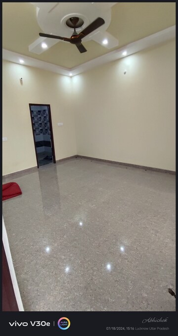 Room in 4 BHK Villa at Jankipuram – for Sale