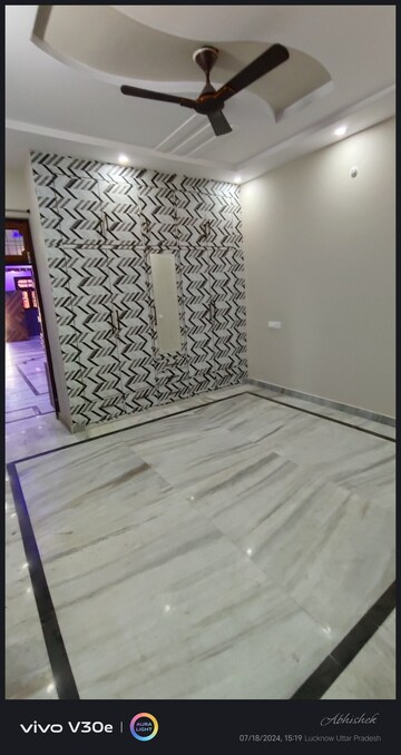 Room in 4 BHK Villa at Jankipuram – for Sale