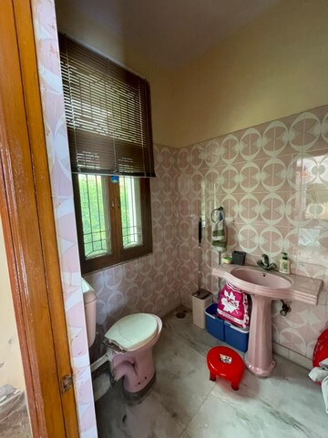 Bathroom in 6+ BHK Independent House at RWA Apartments Sector 47, Sector 47 – for Sale