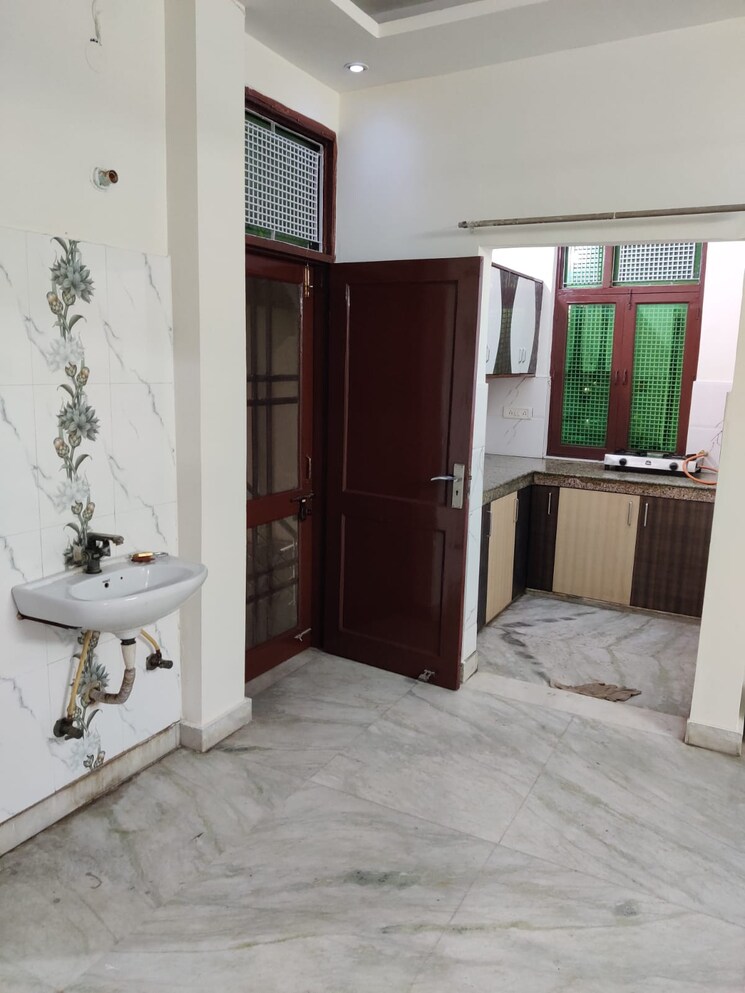 Room, rwa-apartments-sector-47 6+ Bedroom 112 Sq.Mt. Independent House In Sector 47 Noida 8056469