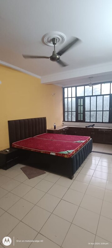 Bedroom in 4 BHK Builder Floor at Ardee City, Sector 52 – for Rent