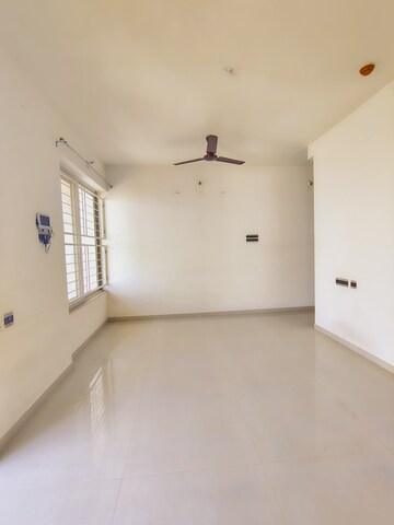Room in 2 BHK Apartment at Pharande Puneville, Tathawade – for Rent