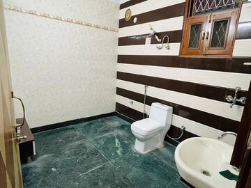 Attached Bathroom in 2 BHK Builder Floor at Palam Vihar Residents Association, Palam Vihar – for Rent