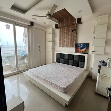 Bedroom in 2.5 BHK Apartment at Raj Nagar Extension – for Rent