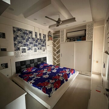 Bedroom in 2.5 BHK Apartment at Raj Nagar Extension – for Rent
