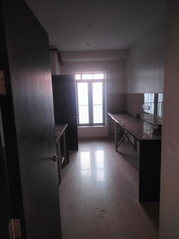 Room in 3 BHK Apartment at Oberoi Maxima, Andheri East – for Rent