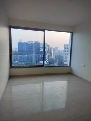 Room in 3 BHK Apartment at Oberoi Maxima, Andheri East – for Rent