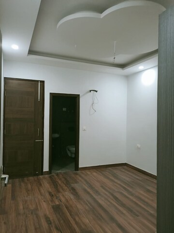 Room in 4 BHK Builder Floor at Palam Vihar Residents Association, Palam Vihar – for Rent
