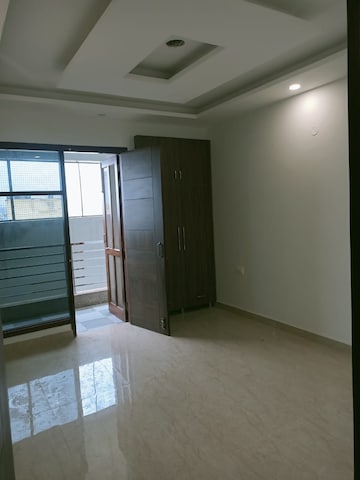Room in 4 BHK Builder Floor at Palam Vihar Residents Association, Palam Vihar – for Rent