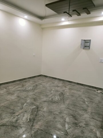 Room in 4 BHK Builder Floor at Palam Vihar Residents Association, Palam Vihar – for Rent