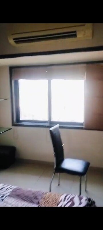 Room in 2.5 BHK Apartment at Shilp Tower, Lower Parel – for Rent