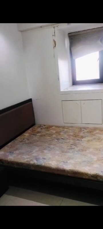 Room in 2.5 BHK Apartment at Shilp Tower, Lower Parel – for Rent